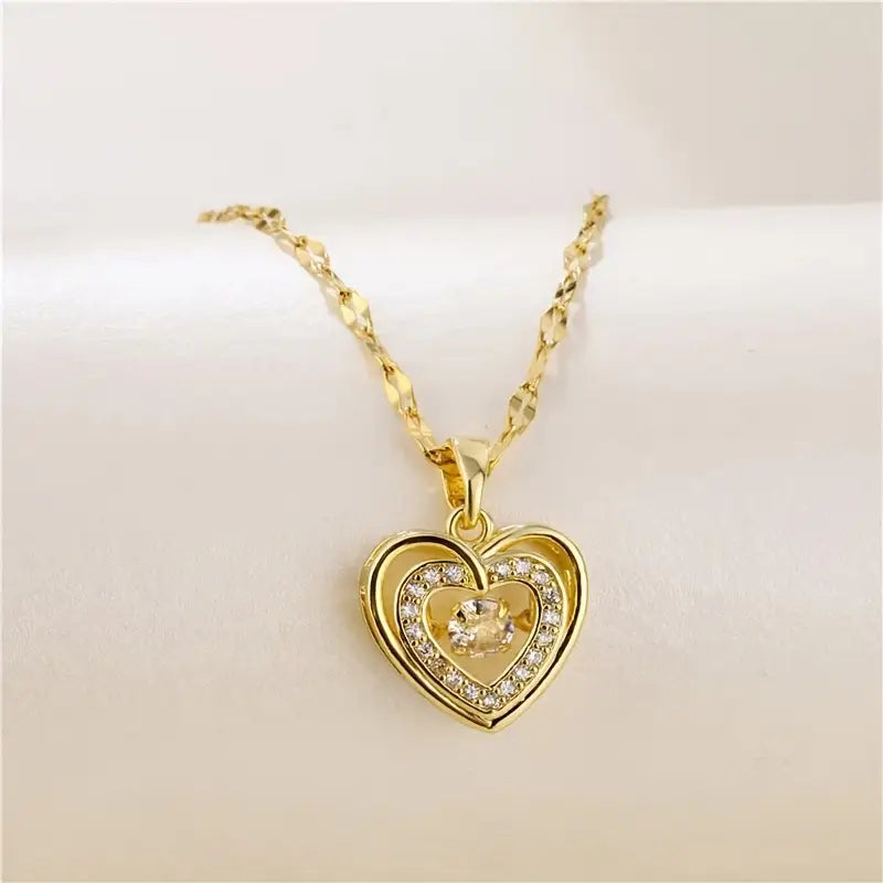 MOVING HEART NECKLACE