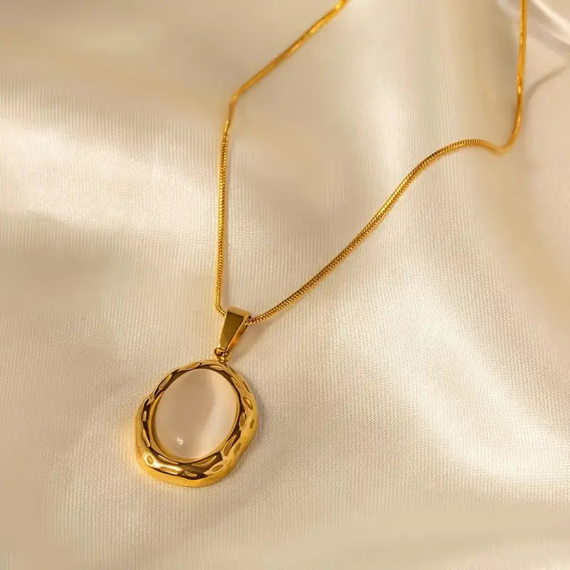 OVAL RESIN PENDANT NECKLACE