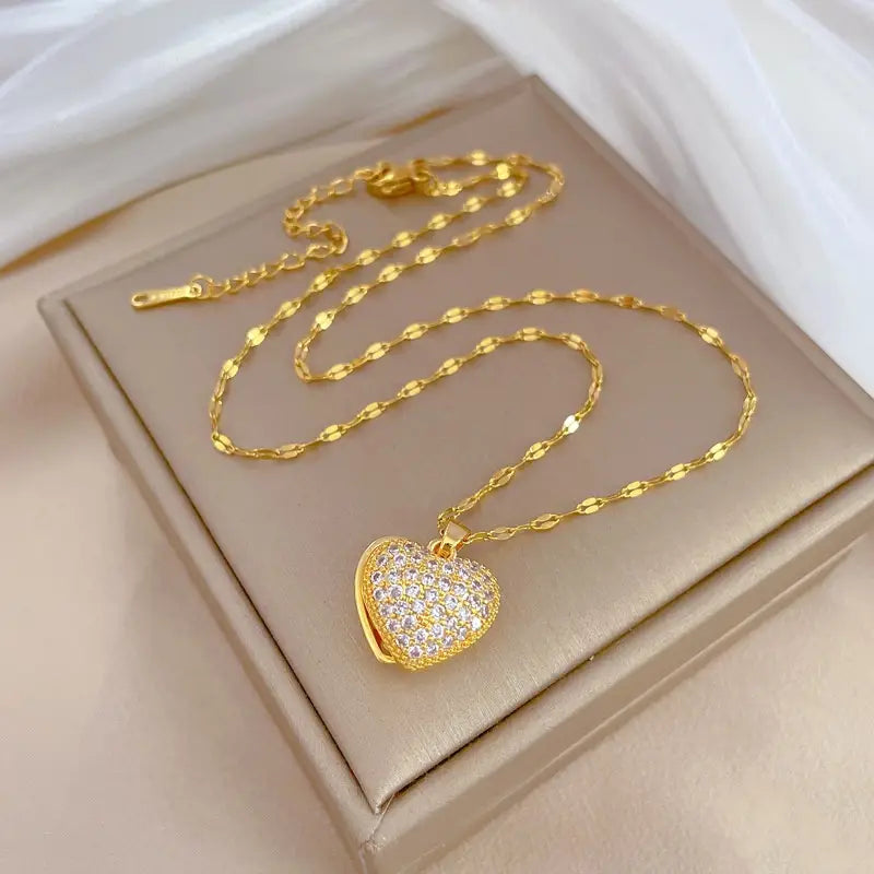 PEACH HEART PEARL SHELL NECKLACE