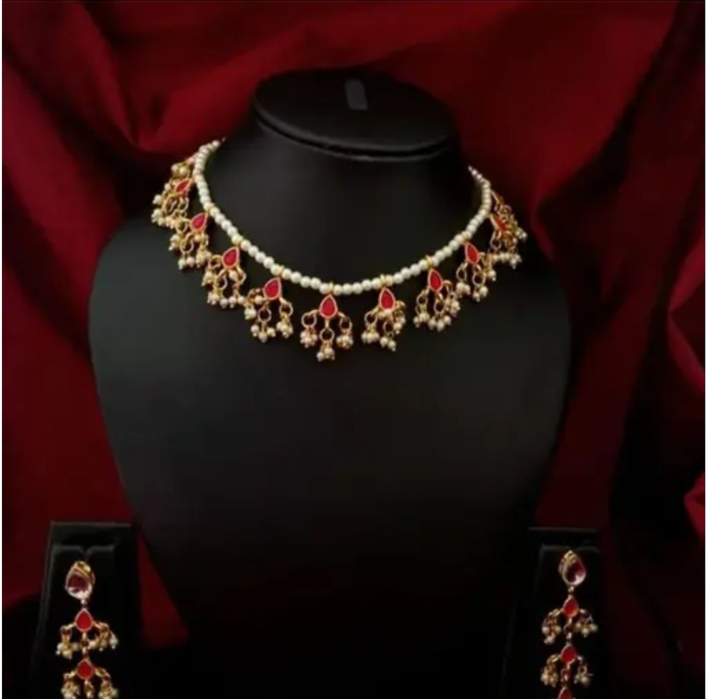 PEARL NE KLACE WITH HANGING EARRINGS