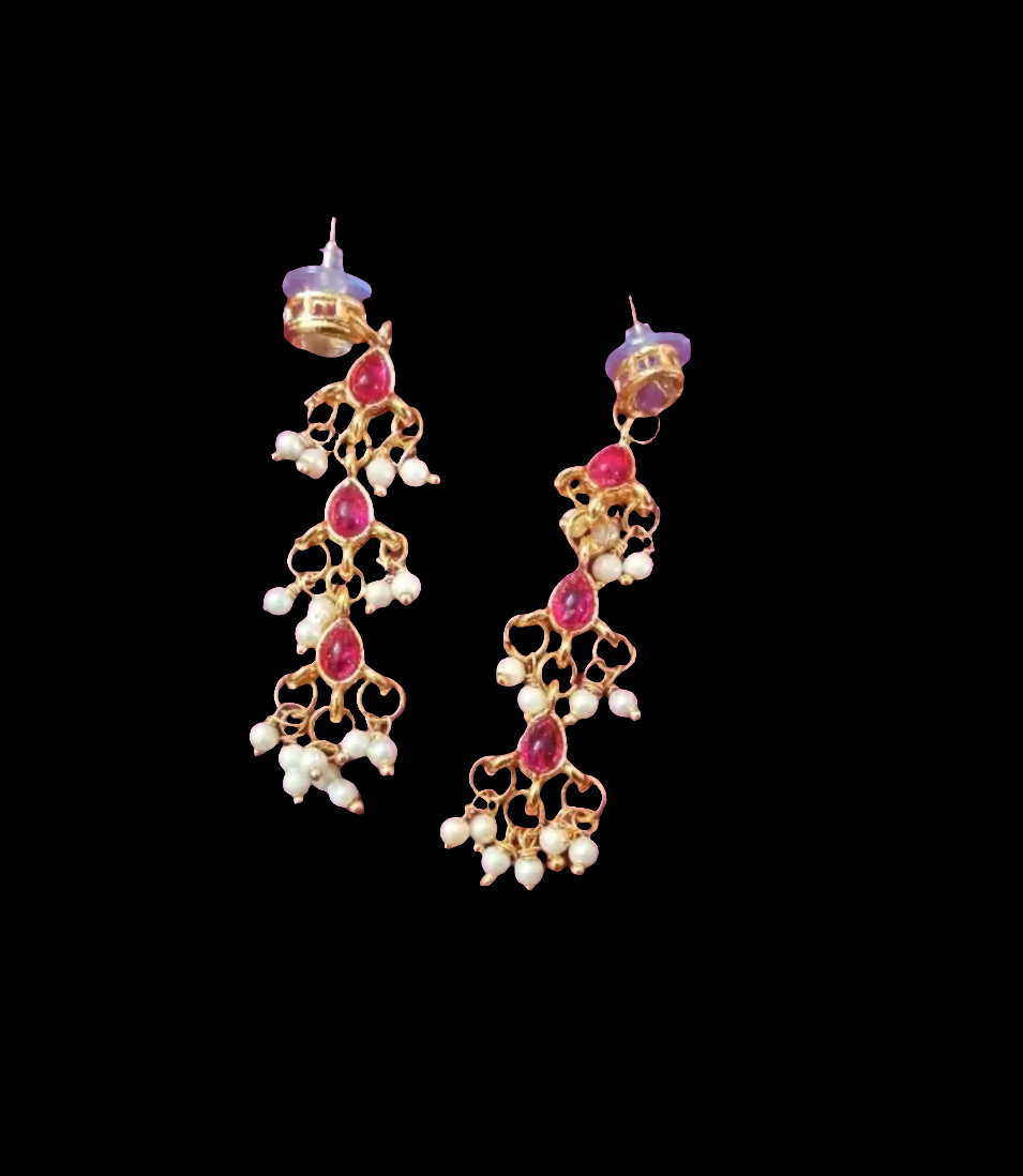 PEARL NE KLACE WITH HANGING EARRINGS