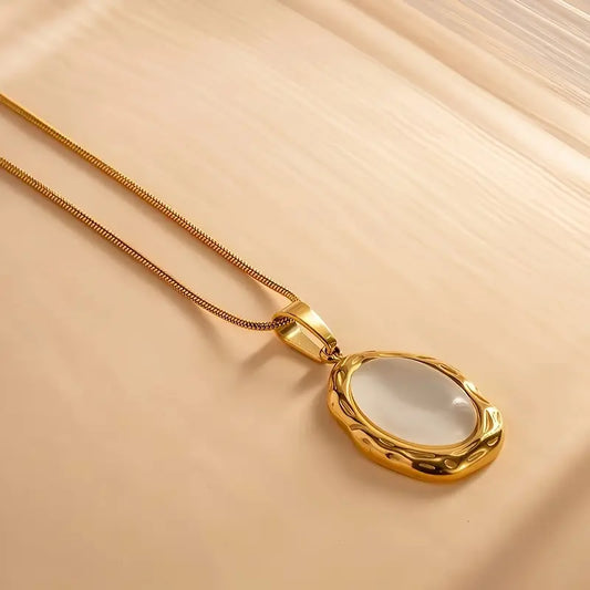 OVAL RESIN PENDANT NECKLACE