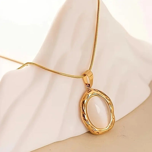 OVAL RESIN PENDANT NECKLACE