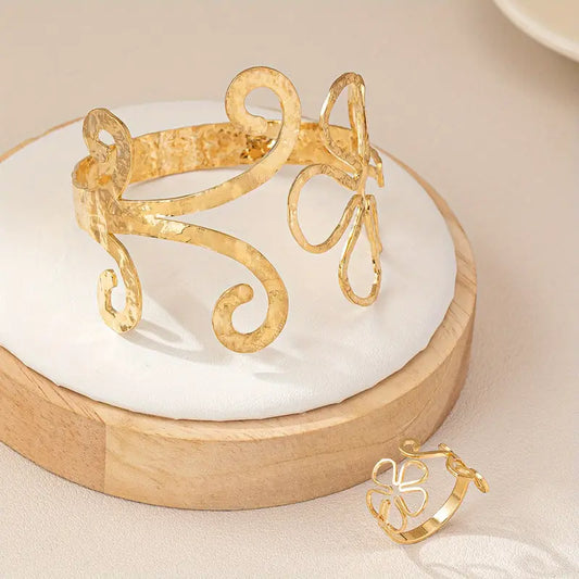 ADJUSTABLE FLORAL PATTERN BRACELET