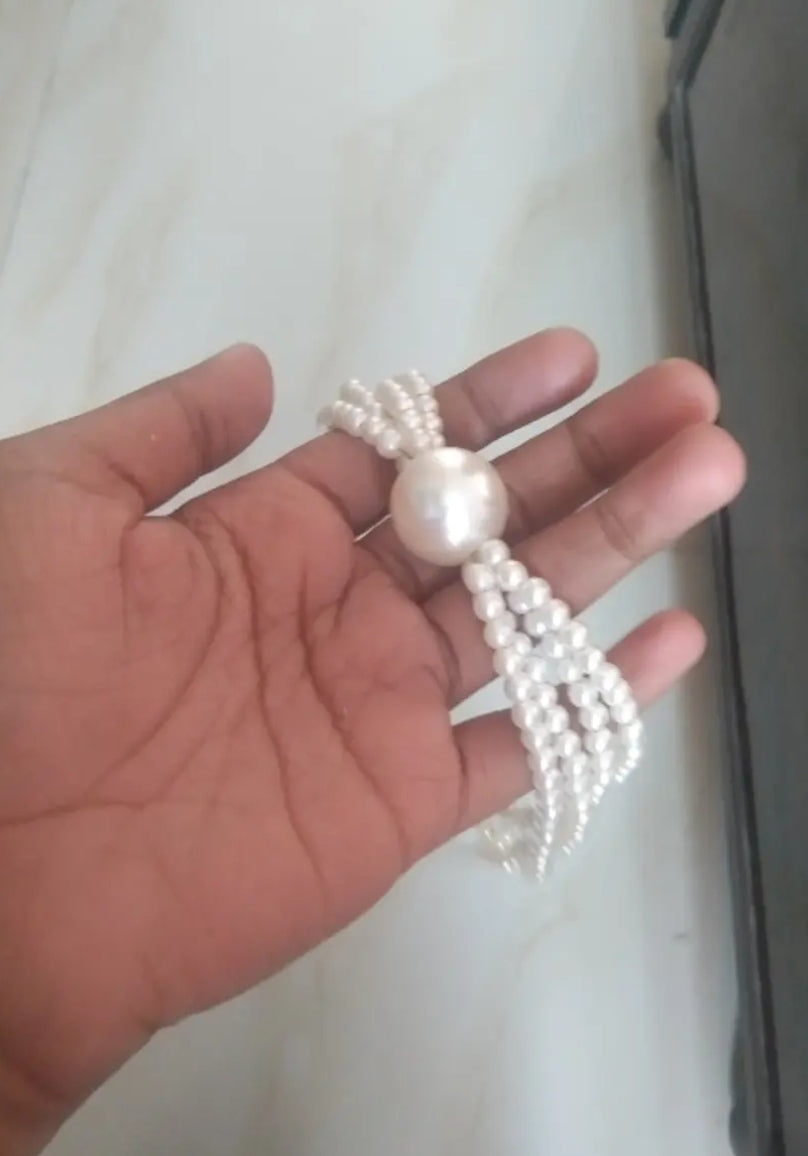 WHITE PEARL CHOKER