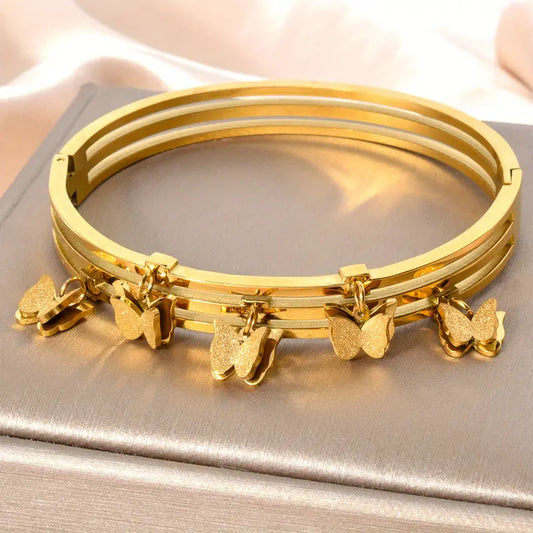 STAINLESS STEEL BRACELET WITH 3D SHINY BUTTERFLY PENDANT