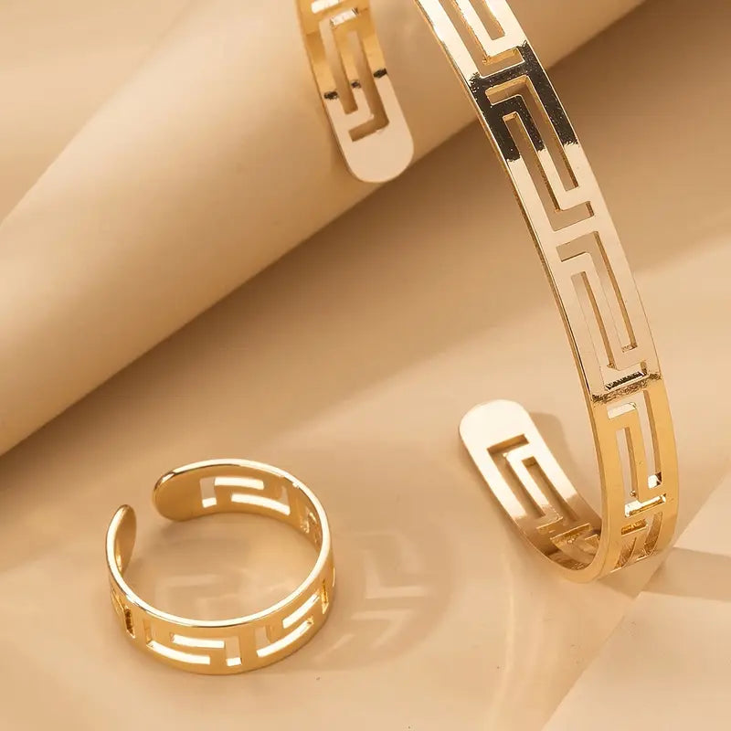 MODERN DESIGN GOLD PLATED BRACELET