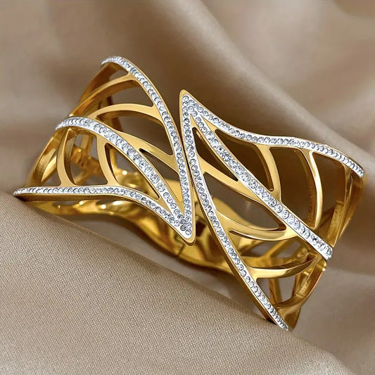 HOLLOW LEAF DESIGN BRACELET