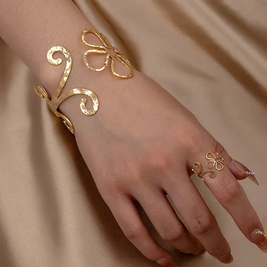ADJUSTABLE FLORAL PATTERN BRACELET